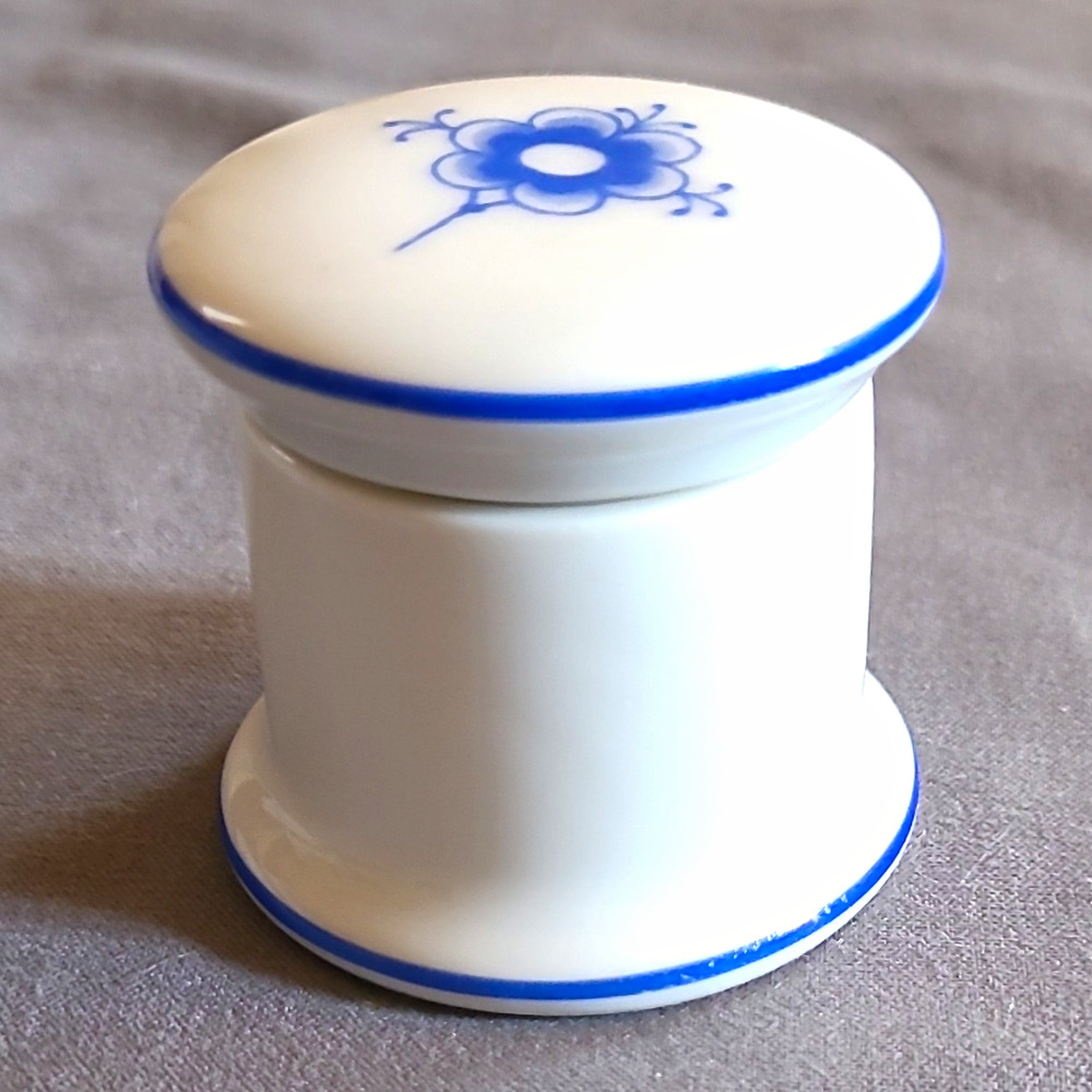Vintage Bing & Grondahl Denmark Porcelain Spool Trinket Box #499 Blue & White